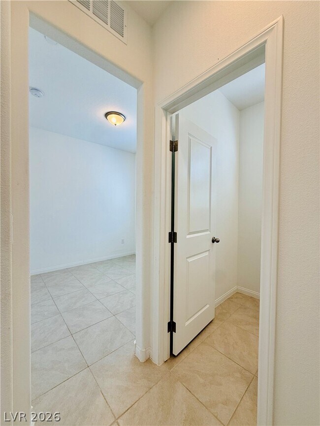 Building Photo - 398 Moonlight Opera Ct