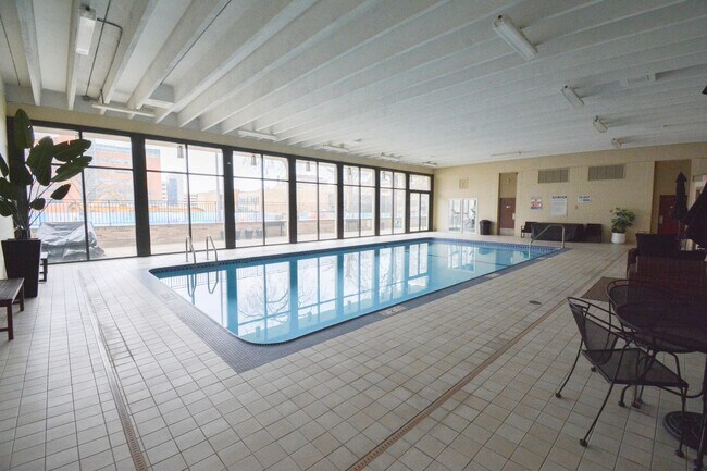 Building Photo - Furnished Unit STEPS FROM THE MAYO CLINIC FACILITIES Rochester Towers Condo For Rent!