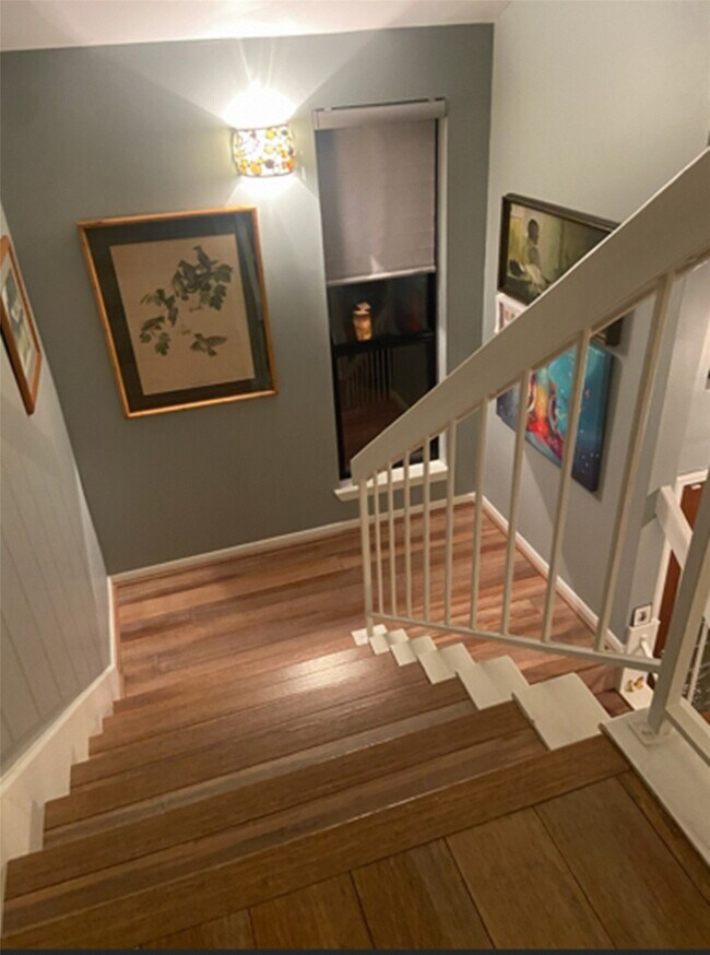 Building Photo - 179 Old Bridge Lake St