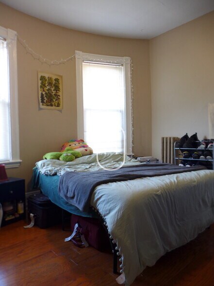 Building Photo - 1564 Tremont St