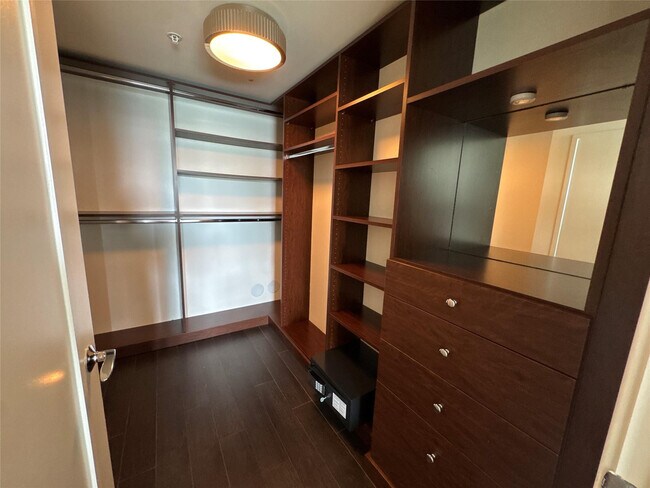 Building Photo - 9400 W Bay Harbor Dr