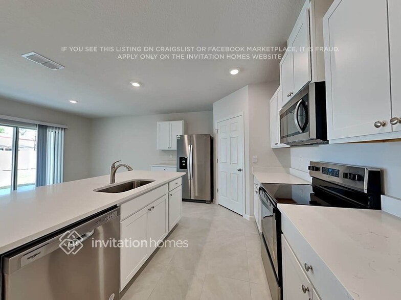 Building Photo - 1375 Valencia St SE