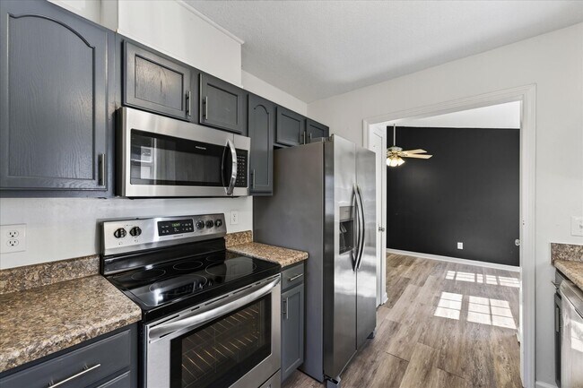 Building Photo - 727 Acorn Dr