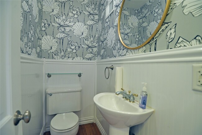 Building Photo - 2235 N Ballas Rd