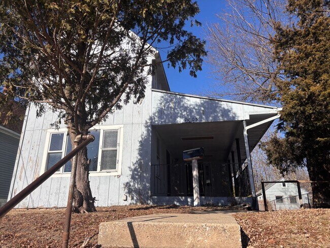 Building Photo - 2 bedroom home