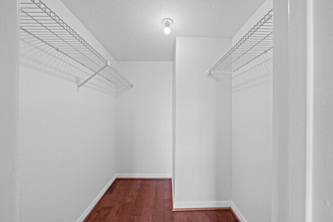 Building Photo - 12100 Overbrook Ln