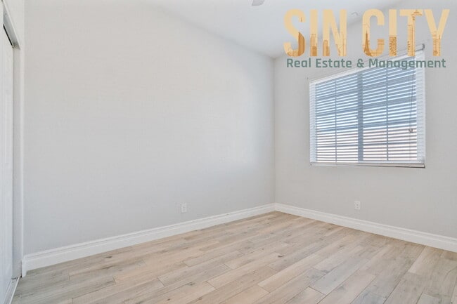 Building Photo - 2854 W Agate Ave