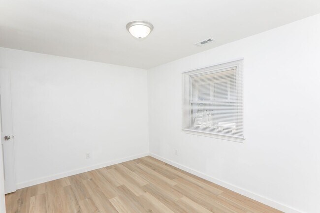 Building Photo - 9544 20th Bay St