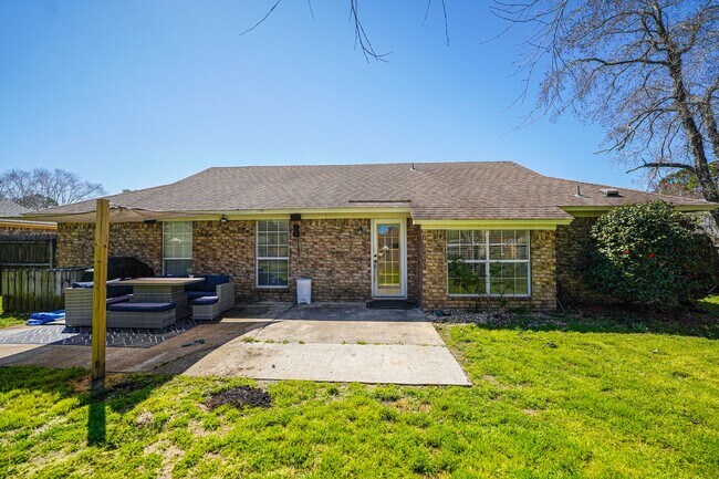 Building Photo - Coming Available!