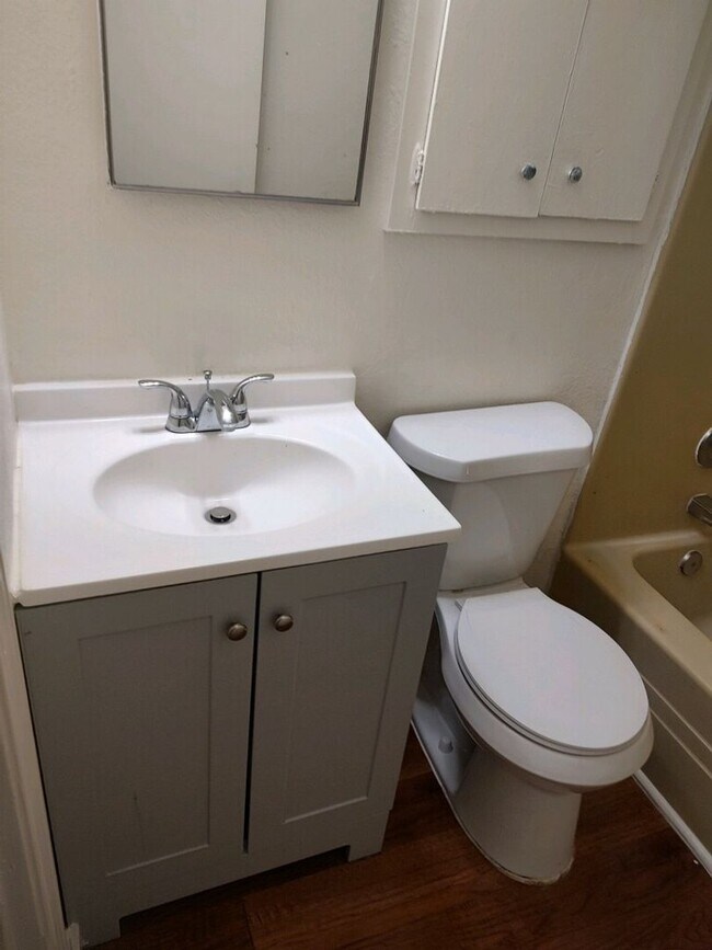 Building Photo - 3/1 Townhouse