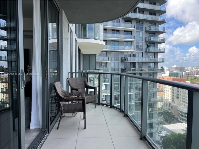 Building Photo - 121 NE 34th St