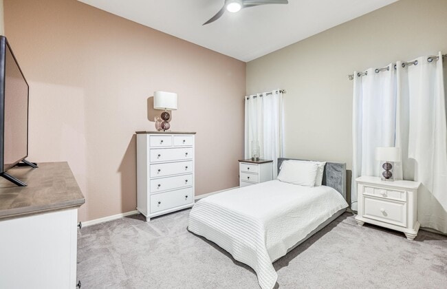 Building Photo - We have a beautiful home fully furnished with 3 bedroom-2 baths plus theater room (or a 4 bed room)
