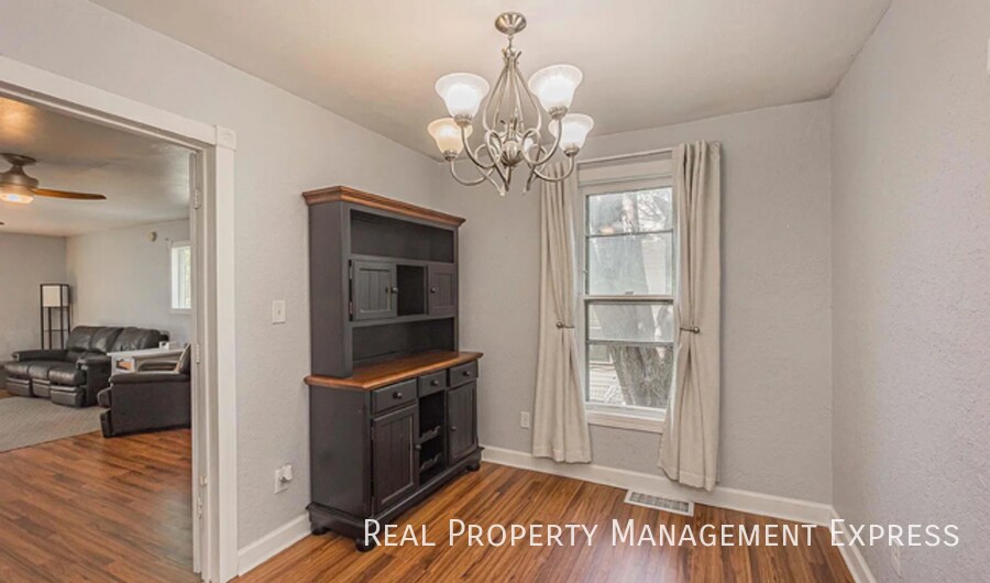 Building Photo - 4 Bedroom 2 Bathroom Home in Sioux Falls