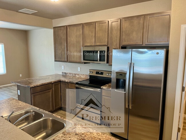 Building Photo - 7873 Sand Lake Heights