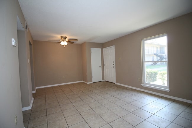 Building Photo - Longleaf Pointe Apartments
