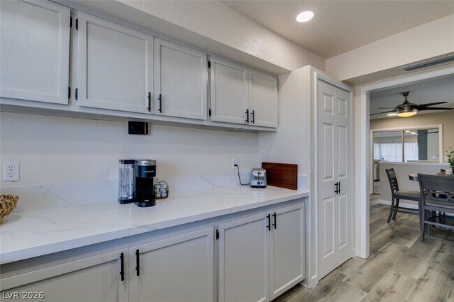 Building Photo - 2587 Swan Ln