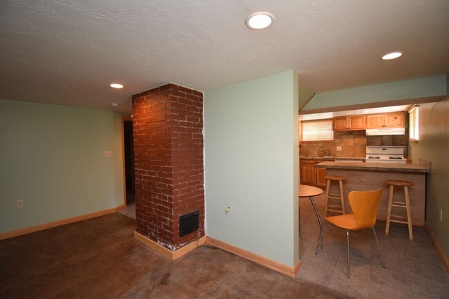 Building Photo - Amazing Home in Millcreek with Backyard Oasis!