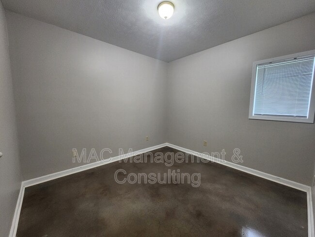 Building Photo - 978 N Franklin Ave