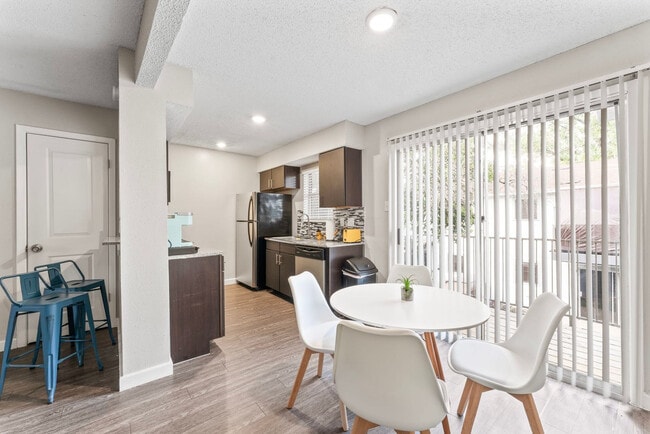 Building Photo - 2215 Town Lake Cir