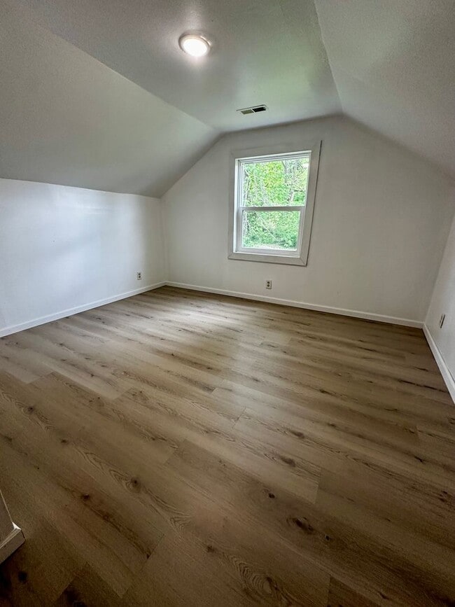 Building Photo - 1214 Commercial St