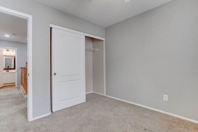 Building Photo - 27 Hudson Canyon St