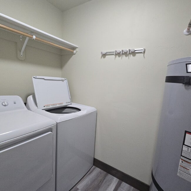 Building Photo - 2 bed, 2 bath with great views!