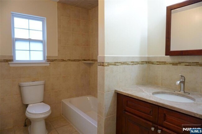 Building Photo - 492-494 Irvine Turner Boulevard Unit 3