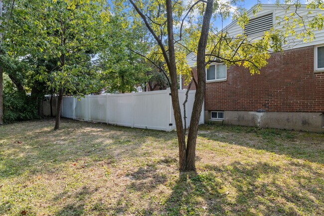 Building Photo - 303 Danworth Ct