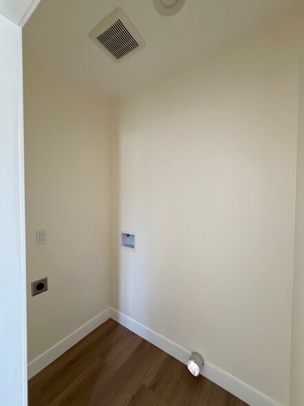 Building Photo - 8965 San Juan Ave