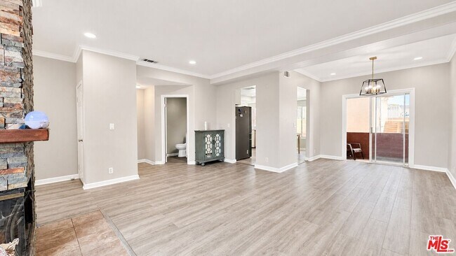 Building Photo - 14714 S Budlong Ave