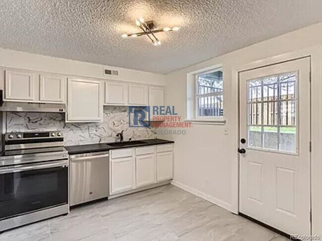 Building Photo - 9110 E Girard Ave