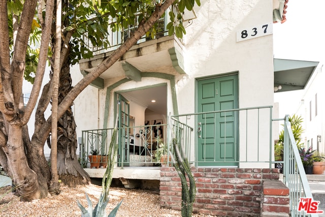Entrance & balcony - 837 11th St