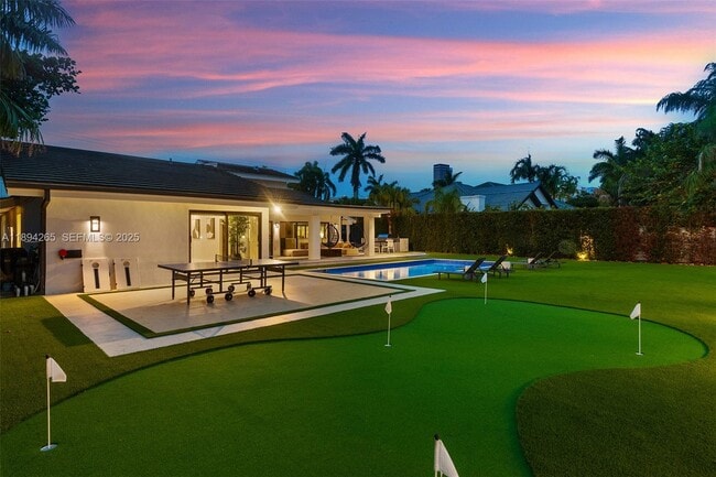 Building Photo - 207 Holiday Dr