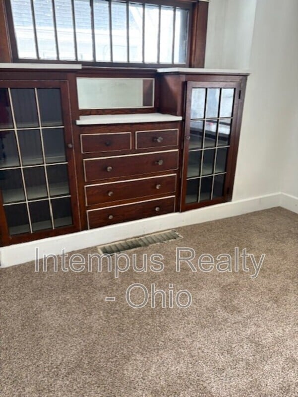 Building Photo - 633 Cassius Ave