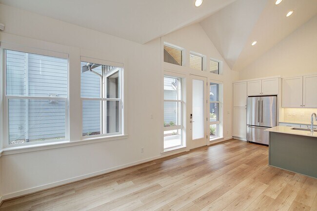 Building Photo - 2bd/1.75ba Kirkland House