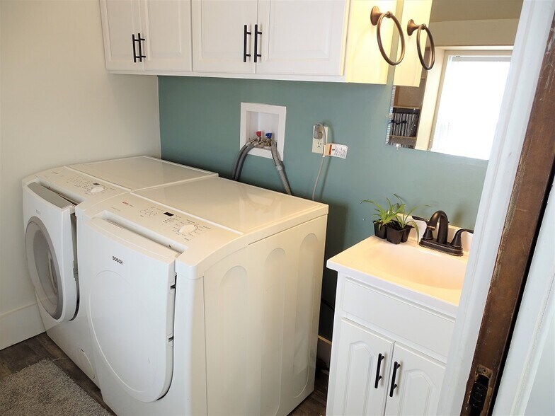 Building Photo - 783 E Main St