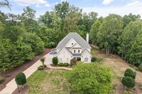 Building Photo - 7517 Henson Forest Dr