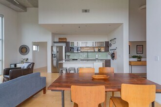 Building Photo - 2115 Yeaman Pl