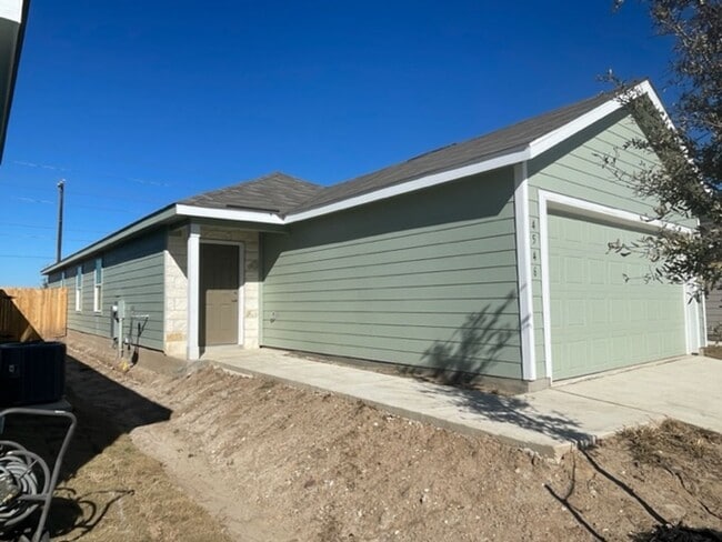 Building Photo - Ready for Move In- Modern & Roomy- 4 Bedro...