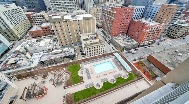 Building Photo - 545 N Dearborn St