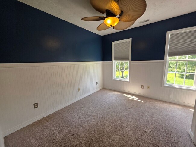 Building Photo - 184 E Ridge Ct
