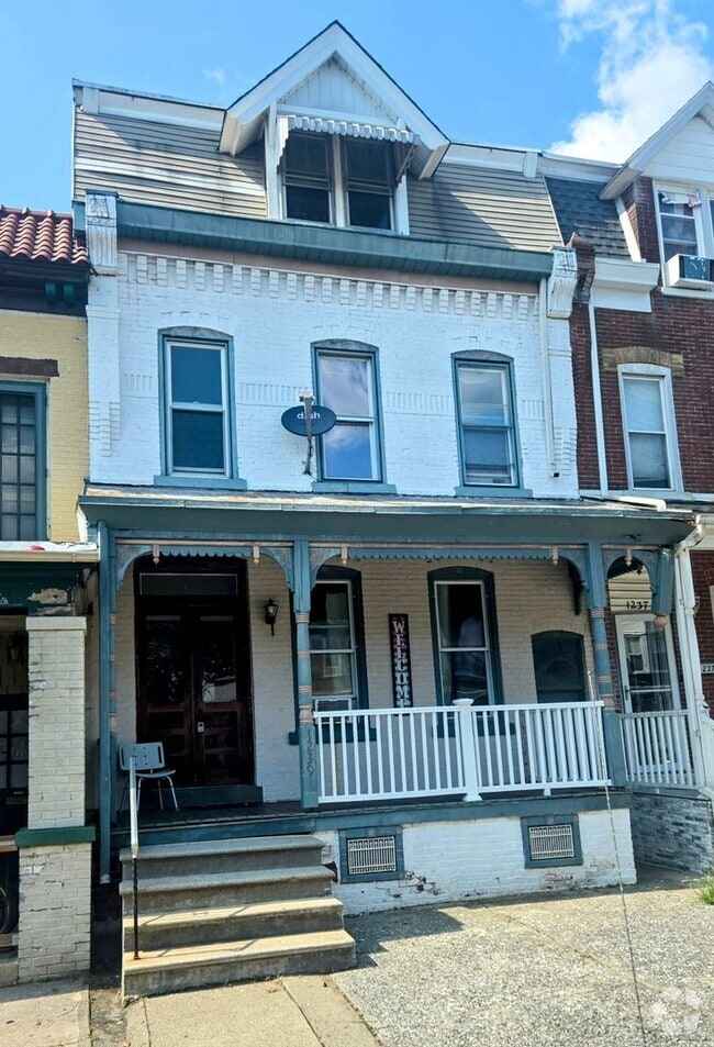 Building Photo - 1239 W Chew St