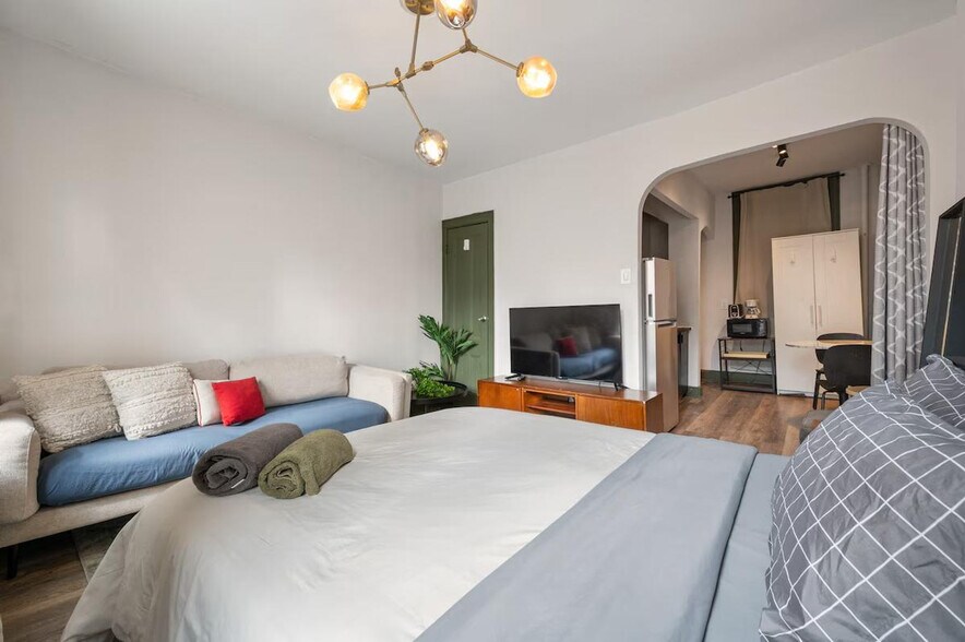 Building Photo - 330 E 61st St