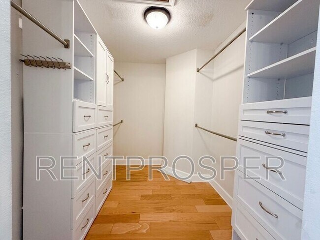 Building Photo - 63 Bay Lake Dr
