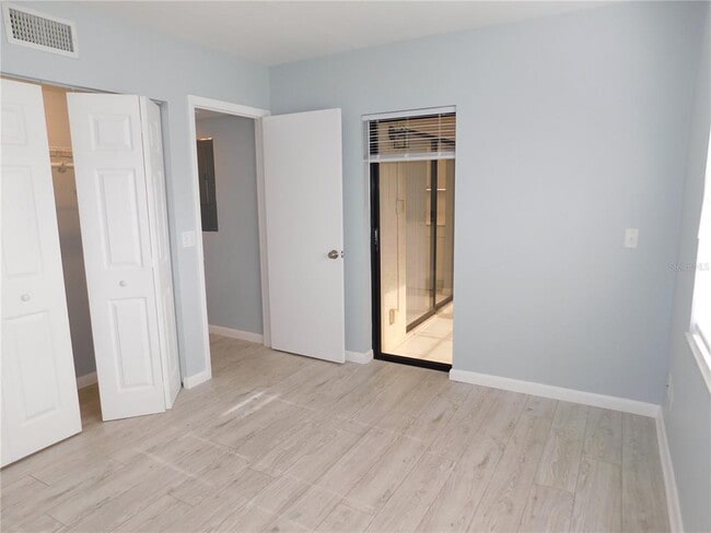 Building Photo - 331 Woodlake Wynde