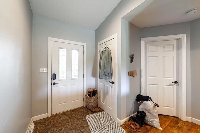 Building Photo - 3 Bedroom house