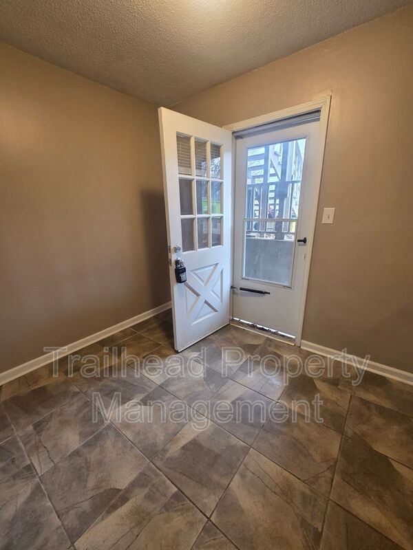 Building Photo - 13121 6 St