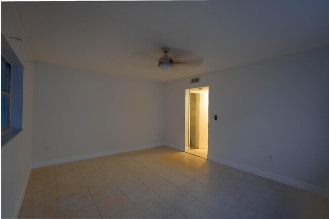 Building Photo - 1075 92nd St