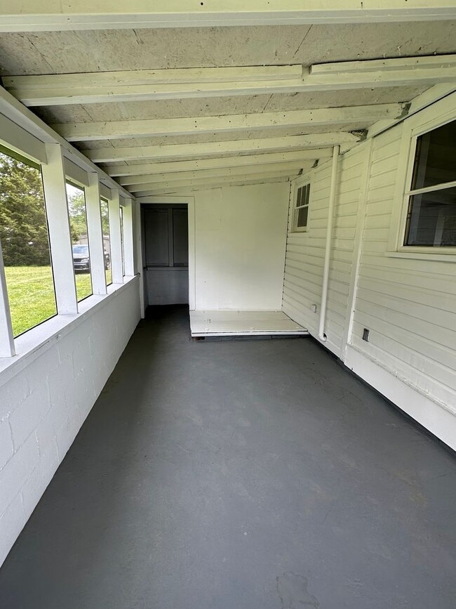 Building Photo - IMMACULATE, completely remodeled, one leve...