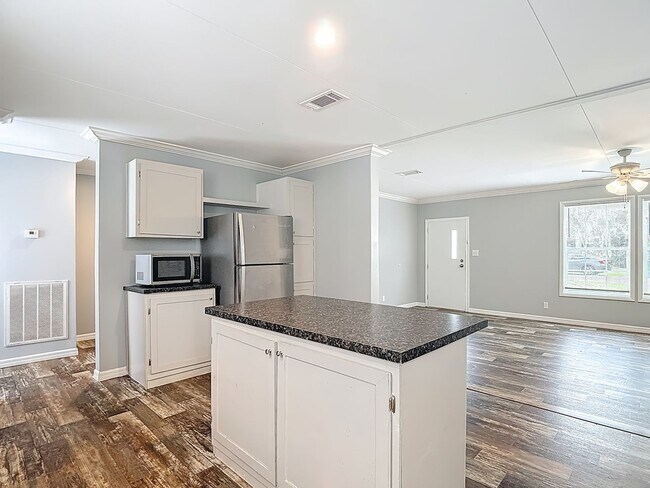 Building Photo - 7158 Sunnyside Dr